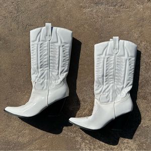 White Stitched Cowboy Boots with Black Sole Size 9